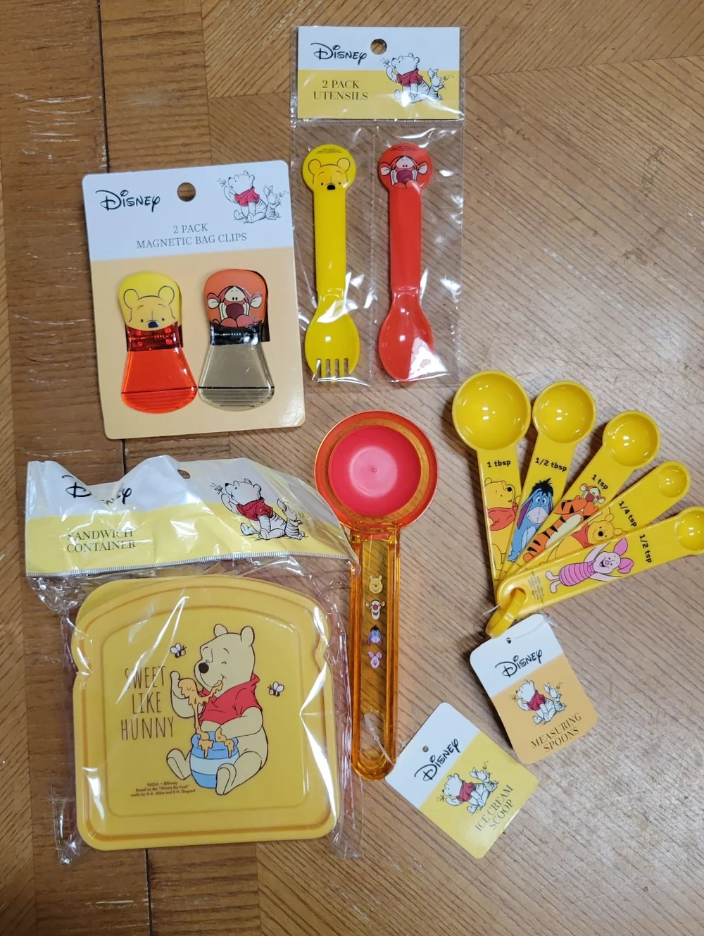 NWT Disney Winnie The Pooh 7 Pc Kitchen Set - Towel Oven Mitt Measuring Spoons